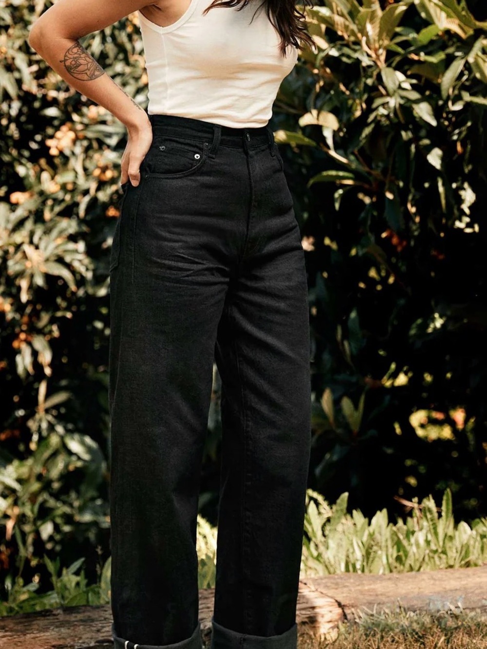 imogene + willie Black selvedge Catherine Jeans - Picture 3 of 7